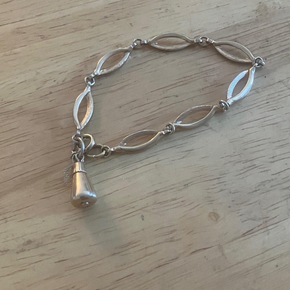 Elegant gold tone Bracelet with Charm